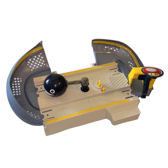 Hot Wheels Mario Kart Chain Chomp Track Set. - Picture 3 of 14